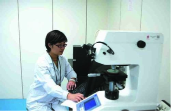 揭秘故宫文物检测研究实验室:用显微镜保护文物